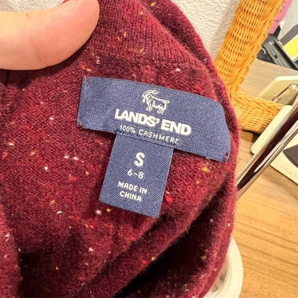 Chic Burgundy Turtleneck Sweater - Picture 4 of 4